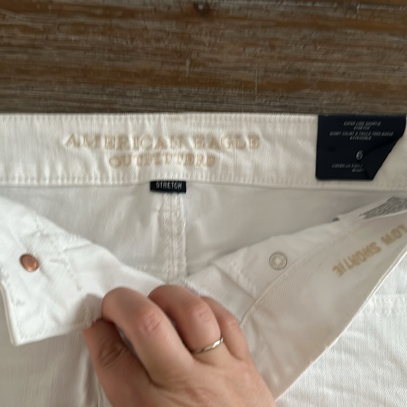 Never worn white size 6 American Eagle white shorts - Picture 5 of 5